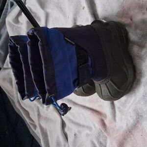 Columbia child size 6 blue and black waterproof boots